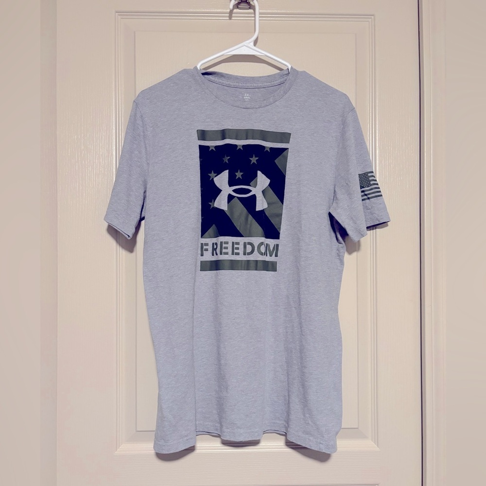Freedom Under Armour Men's Gray and Green Graphic Tee Size Medium